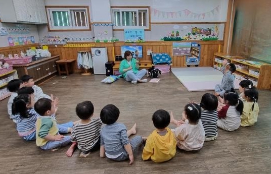 사상도서관, ‘2025년 찾아가는 동화북시터 파견 사업’운영 기사 이미지